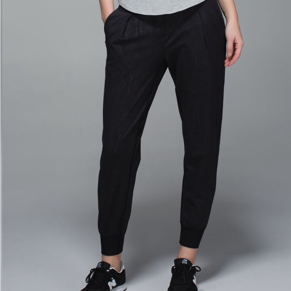 lululemon athletica Yoga Party Pant Desert Snake Embossed Black Size 2 - Picture 6 of 8